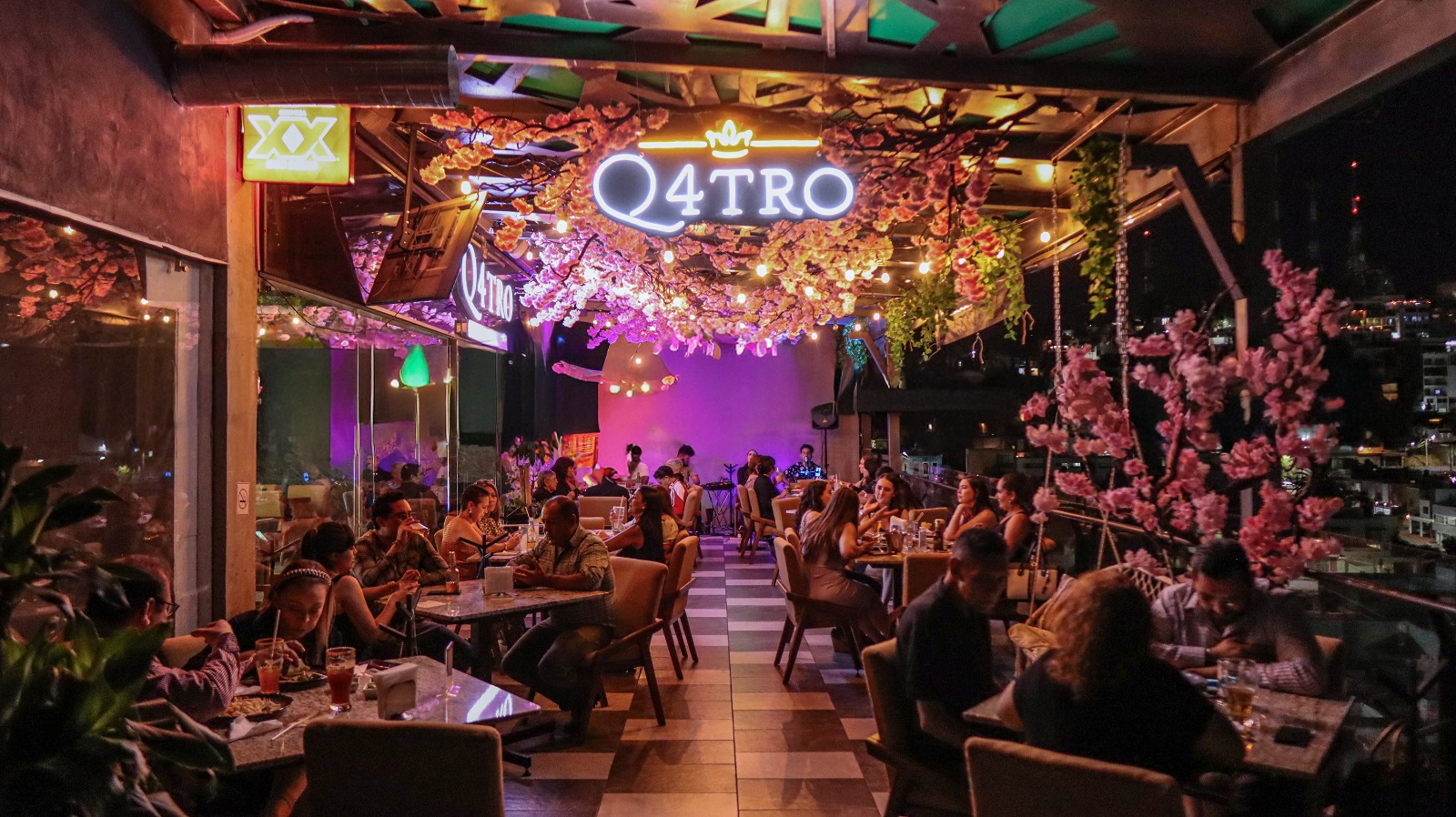 Interior del restaurante Q4tro